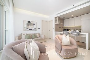 LUX  The West Avenue Dubai Marina Suite