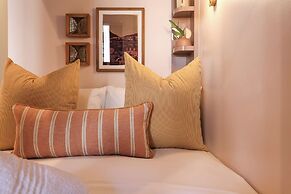 ONEHUNDRED on M - Fluent Serviced Apartments