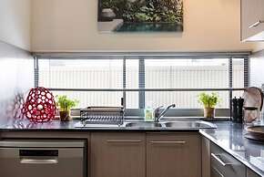 Zen City-venture Balcony Dining - Cozy - CBD