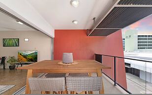 Zen City-venture Balcony Dining - Cozy - CBD