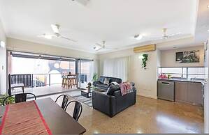 Zen City-venture Balcony Dining - Cozy - CBD