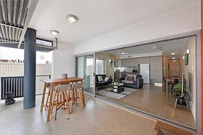 Zen City-venture Balcony Dining - Cozy - CBD