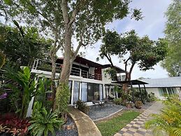 No8 Double Suite, Rainbow Arokaya Welnes