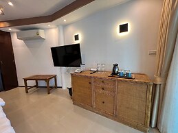No8 Double Suite, Rainbow Arokaya Welnes
