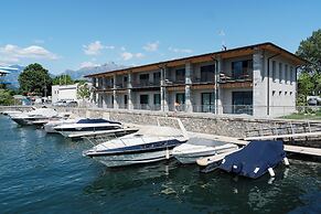 Lago Dorato Marina Lodge - Lakefront