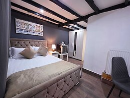 THE COURTYARD LODGE