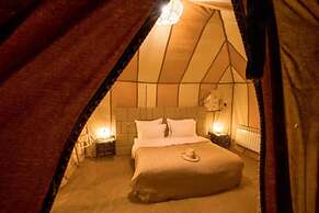 Les Pyramides Merzouga Camp