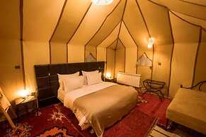 Les Pyramides Merzouga Camp