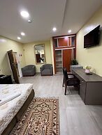 ELON MOREH LODGE