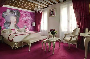 Confidential Room 1, a Stone's Throw From the Louvre
