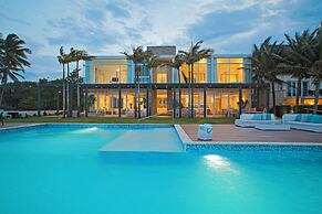 Oceanfront Luxury 10BR Villa