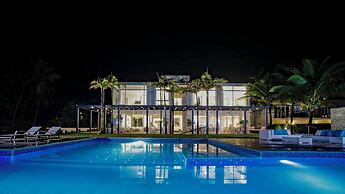Oceanfront Luxury 10BR Villa