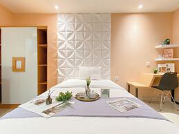 Peach Tone Studio At Evenciio Margonda Apartment
