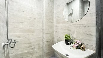 Studio Apartment Collins Boulevard Near Summarecon Mall Serpong
