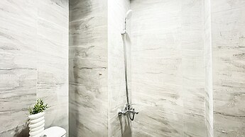 Studio Apartment Collins Boulevard Near Summarecon Mall Serpong