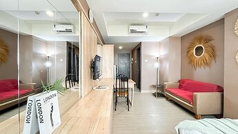 Earth Toned Studio Apartment Collins Boulevard
