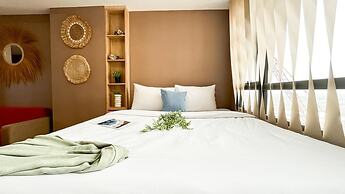 Earth Toned Studio Apartment Collins Boulevard