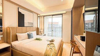 Modern Minimalist Studio Room At Gold Coast Apartment