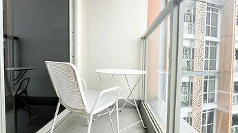 Modern Minimalist Studio Room At Gold Coast Apartment