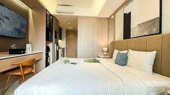 Modern Minimalist Studio Room At Gold Coast Apartment