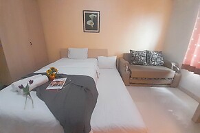 Serenity Studio At Pinewood Apartment