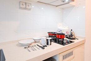 Studio Near Mall At Sky House Bsd Apartment
