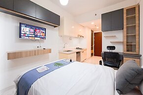 Studio Near Mall At Sky House Bsd Apartment