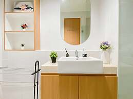 Warm Contemporary 2Br Apartment At Samara Suites