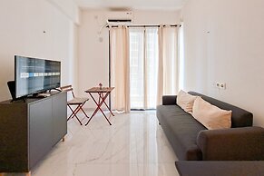 Cozy And Pool View 2Br At Sky House Bsd Apartment