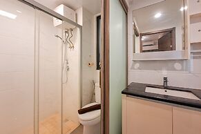 Cozy And Pool View 2Br At Sky House Bsd Apartment