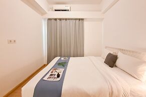 Cozy And Pool View 2Br At Sky House Bsd Apartment