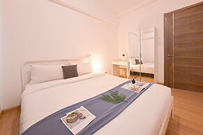 Cozy And Pool View 2Br At Sky House Bsd Apartment