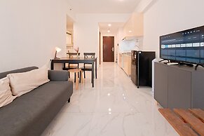 Cozy And Pool View 2Br At Sky House Bsd Apartment