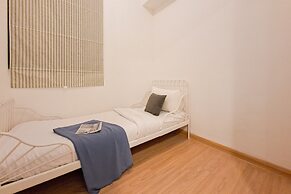 Cozy And Pool View 2Br At Sky House Bsd Apartment