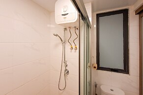 Cozy And Pool View 2Br At Sky House Bsd Apartment