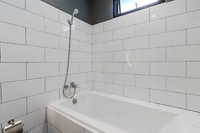 3BR Pool Villa Bathtub Near Beach V243