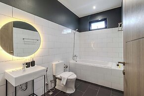 3BR Pool Villa Bathtub Near Beach V243