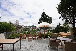 La Yen Retreat
