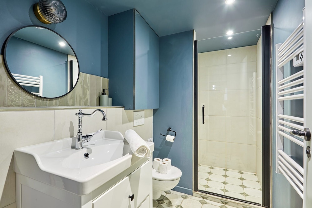Charming Studio Center of Paris With AC