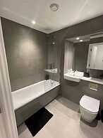 1 Bed Apartment- Sleeps 2, Parking, Pets Allowed
