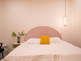 Book and Bed-Lujiabang