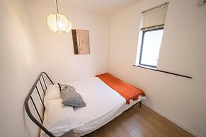 Book and Bed-Lujiabang