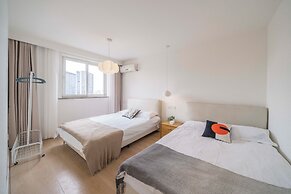 Book and Bed-Lujiabang