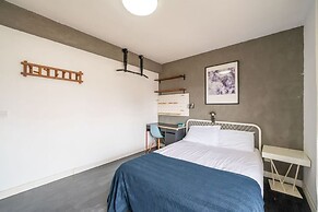 Book and Bed-Lujiabang