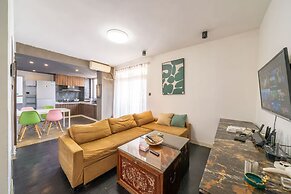 Book and Bed-Lujiabang