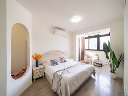 Book and Bed-Lujiabang