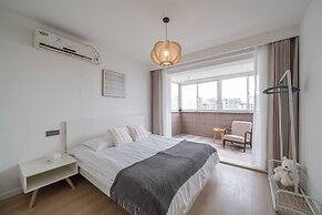 Book and Bed-Lujiabang