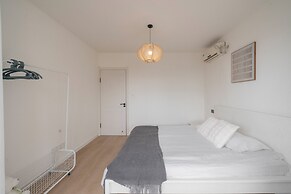 Book and Bed-Lujiabang