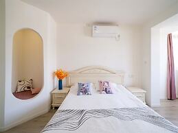 Book and Bed-Lujiabang