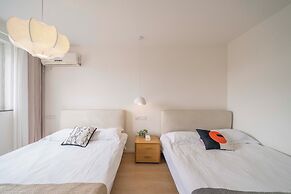 Book and Bed-Lujiabang